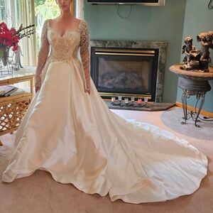 NEW Casablanca  Ballgown Wedding Dress Unaltered